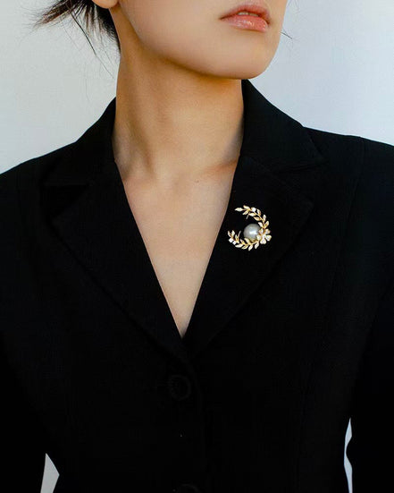 Elysian Pearl Wreath Brooch