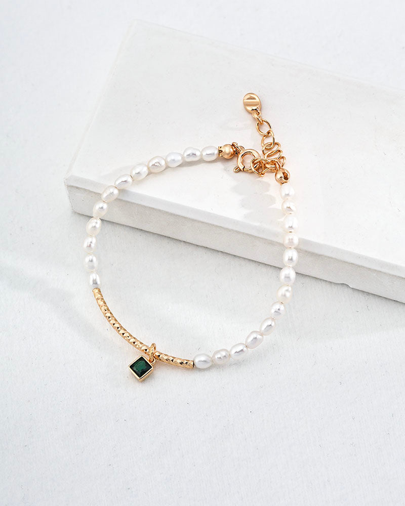 Emerald Glow Pearl Bracelet