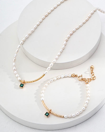 Pure Grace Emerald Drop Bracelet