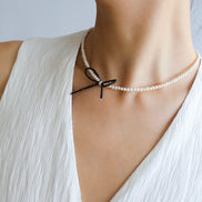 Midnight Bow Pearl Chorker