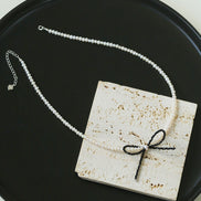 Midnight Bow Pearl Chorker