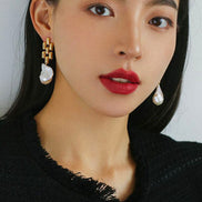 Pearl Drop Width Chain Earrings