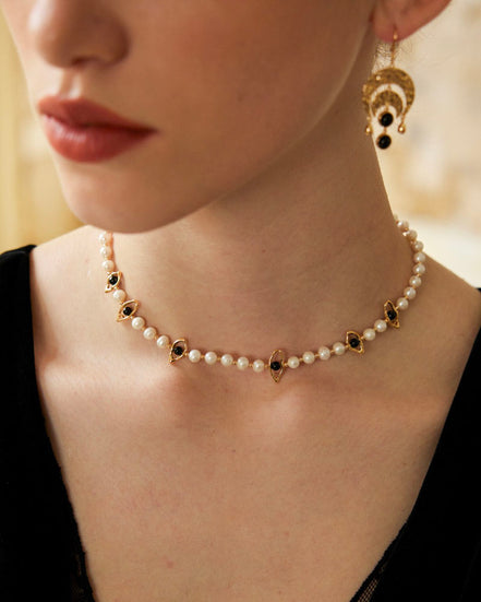 Pearly Gaze Necklace