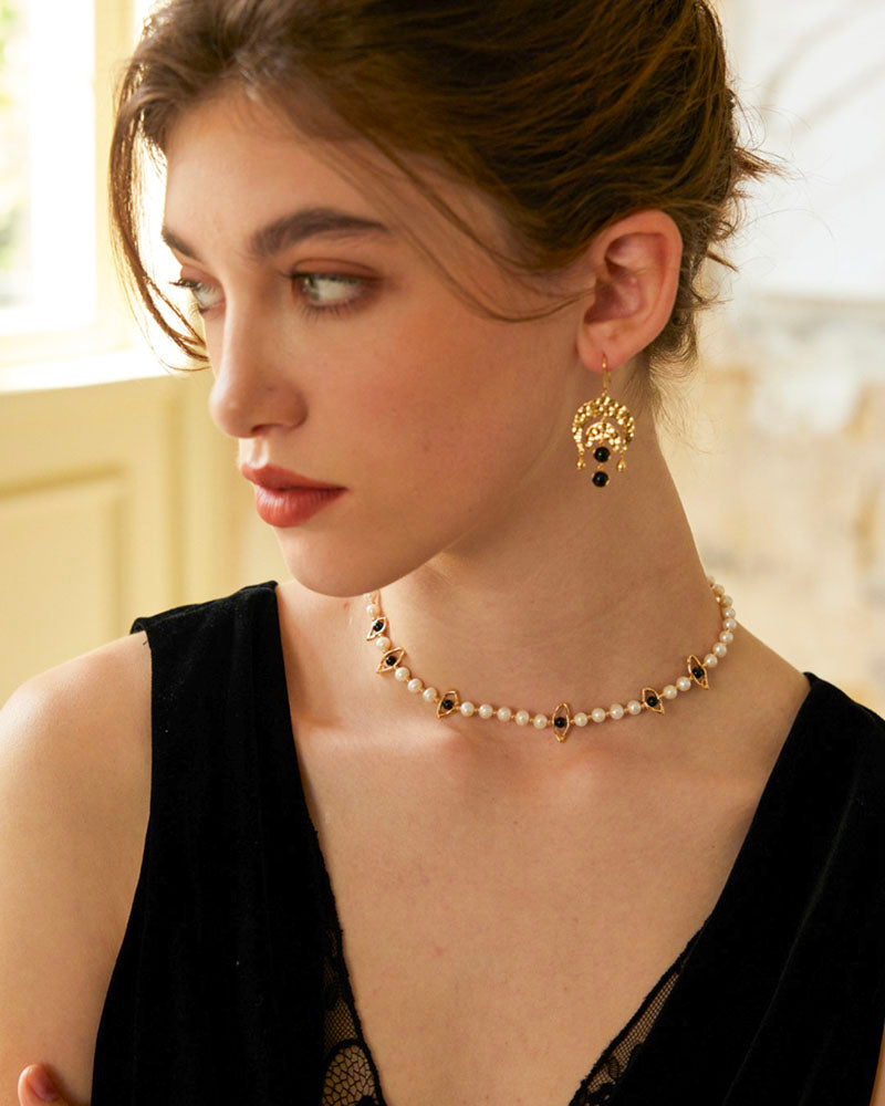 Pearly Gaze Necklace
