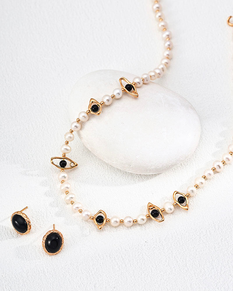 Pearly Gaze Necklace