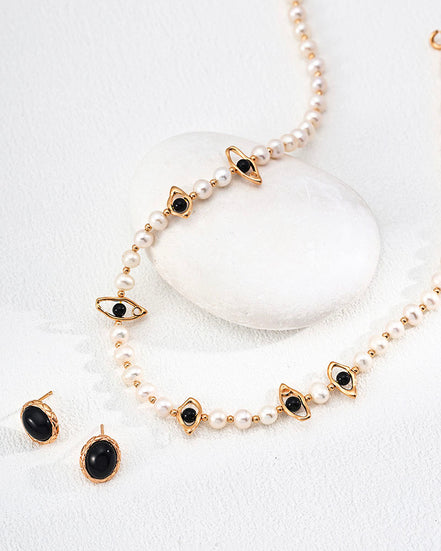 Pearly Gaze Necklace