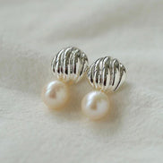 Shell Pearl Stud Earrings